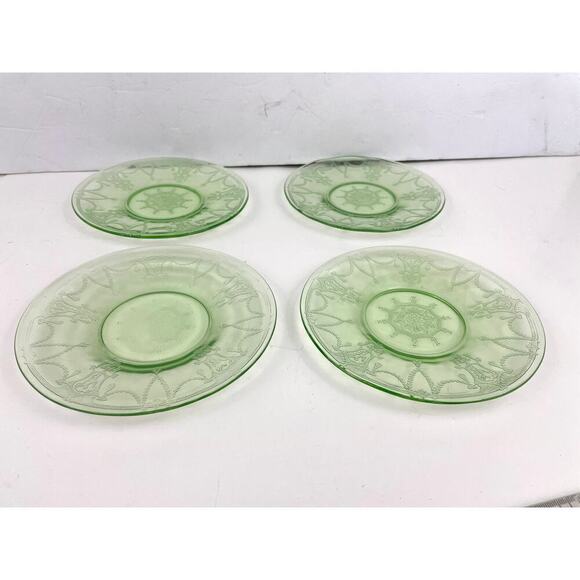 VTG 4 PC Green Depression Saucer Glass Floral Poinsettia 6" Plates Uranium GLOWS - Picture 4 of 11